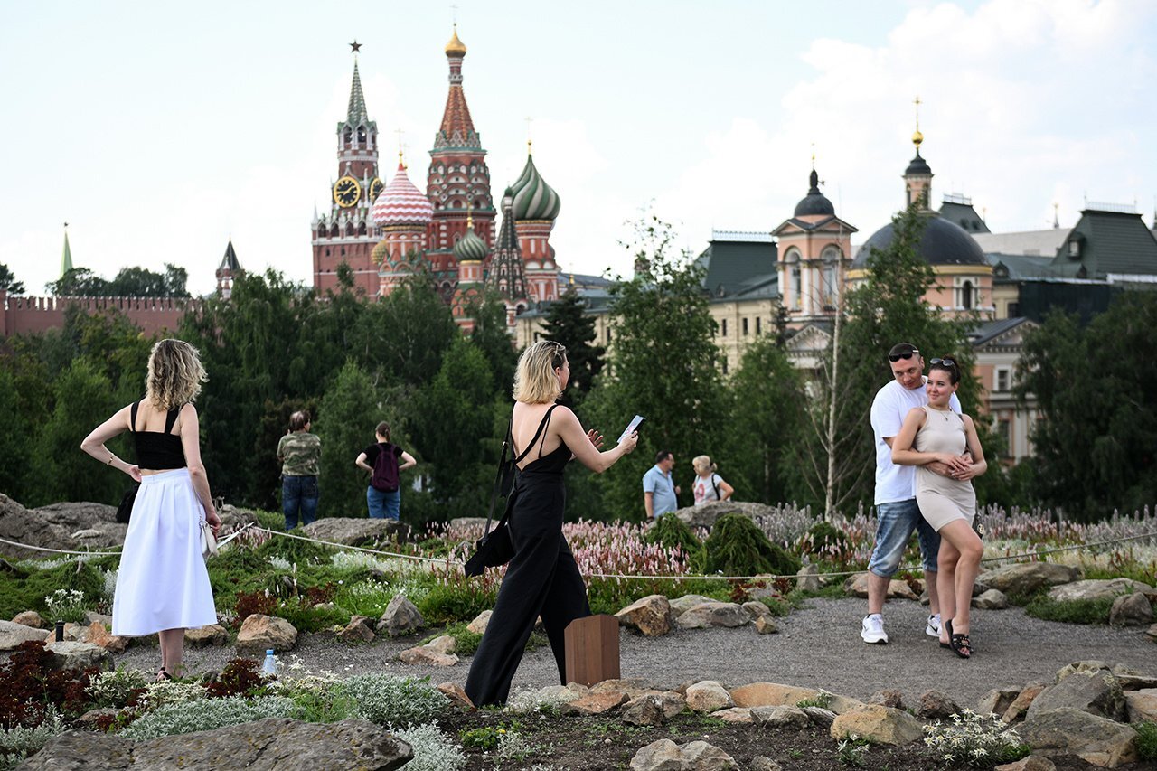 How Muscovites cope with record heat. Photo report - Weather, Moscow, Townsfolk, Heat, The photo, Longpost