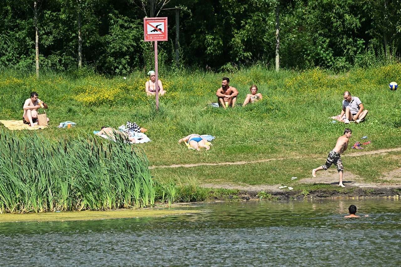 How Muscovites cope with record heat. Photo report - Weather, Moscow, Townsfolk, Heat, The photo, Longpost