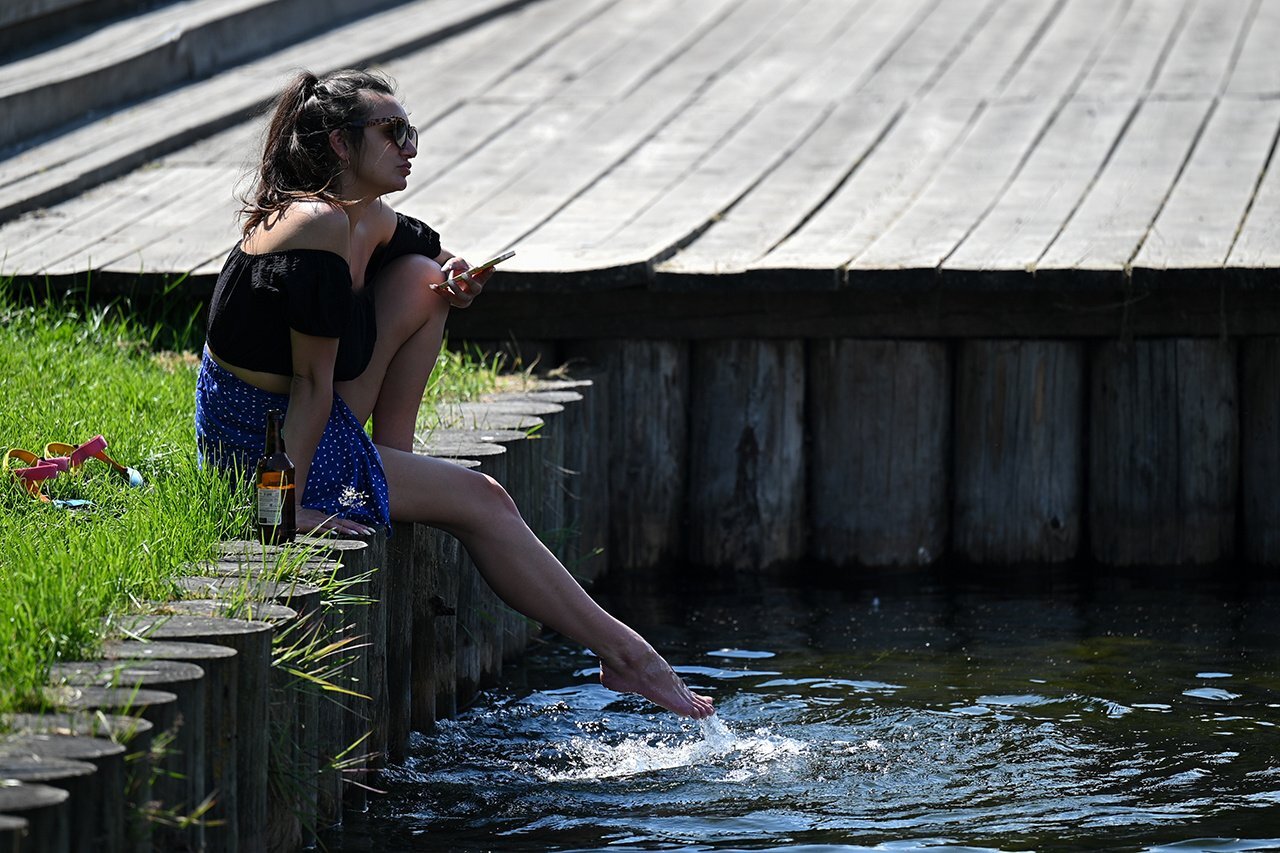 How Muscovites cope with record heat. Photo report - Weather, Moscow, Townsfolk, Heat, The photo, Longpost