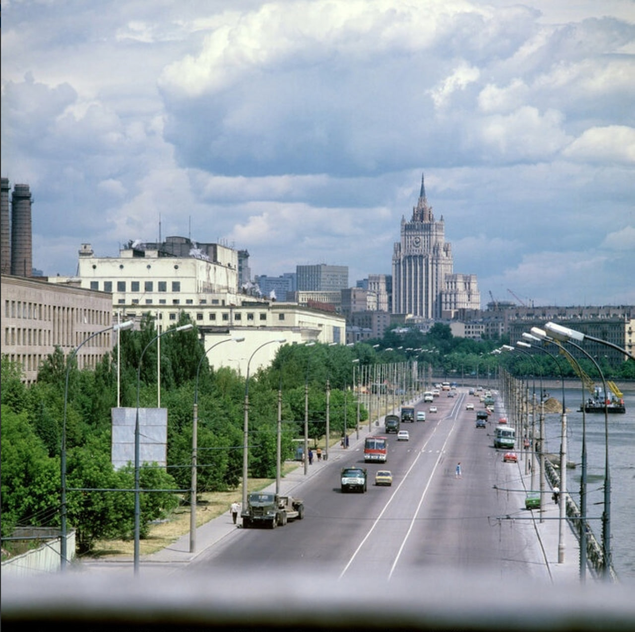 Berezhkovskaya embankment. View of the building of the USSR Ministry of Foreign Affairs, 1979 - Embankment, Moscow, Made in USSR, the USSR, Telegram (link), Childhood in the USSR, Summer, Heat, Memory, Retro, Film, 70th, Old photo