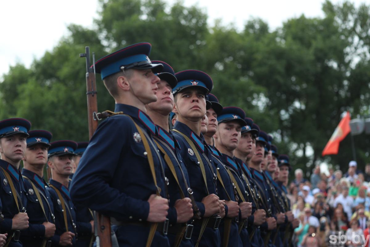 В Минске прошел парад, посвященный 80-й годовщине освобождения Беларуси. Смотрите, как это было - Политика, Республика Беларусь, Парад, Репортаж, День независимости, Независимость, Военные, Курсанты, Военная техника, Советская техника, Видео, YouTube, Длиннопост