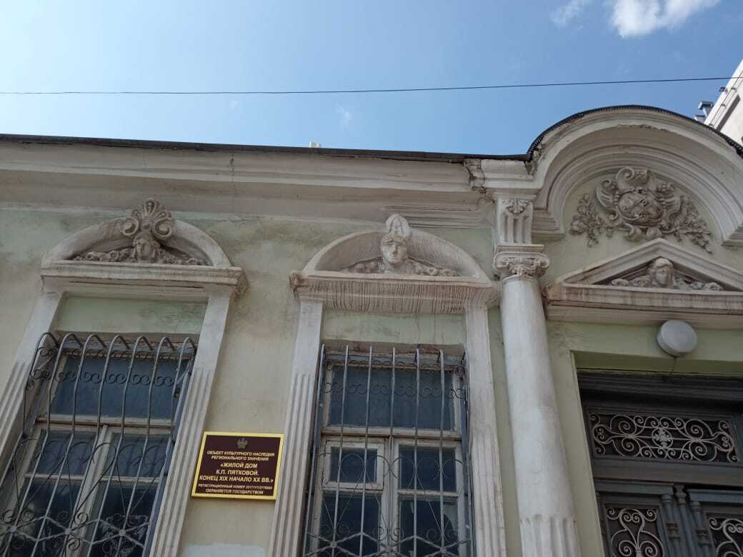 A historic house in the heart of Krasnodar is being defaced by specialists from Central Asia - Краснодарский Край, Krasnodar, Historical building, Exclusive, Longpost