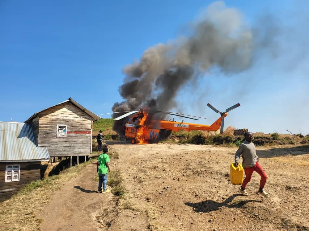 Eight burned in Congo - Helicopter, Mi-8, civil Aviation, Fire, Africa, Congo, news, Vertical video, The photo, Video, Longpost