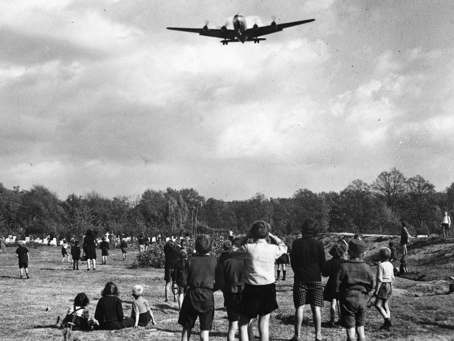 Siege Berlin - The Second World War, Cold war, USA, Great Britain, Germany, Aviation, Military equipment, Airplane, Berlin, Logistics, History (science), Historical photo, Old photo, The photo, the USSR, An occupation, Blockade, The rescue, Humanitarian aid, Longpost