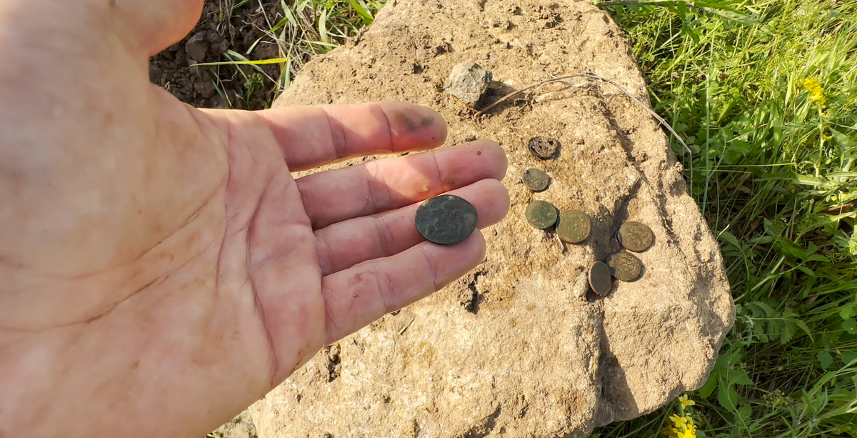 I came to the field for scrap metal and found a treasure under a pile of stones - My, Find, Search, Abandoned, Longpost