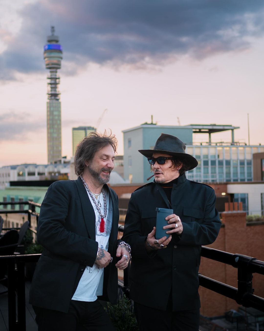 Johnny Depp pays tribute to the late Jeff Beck with a performance in London - Johnny Depp, Jeff Beck, Jimmy Page, Billy Gibbons, Celebrities, Actors and actresses, The singers, Concert, London, Great Britain, Musicians, Longpost, The photo, Black and white photo