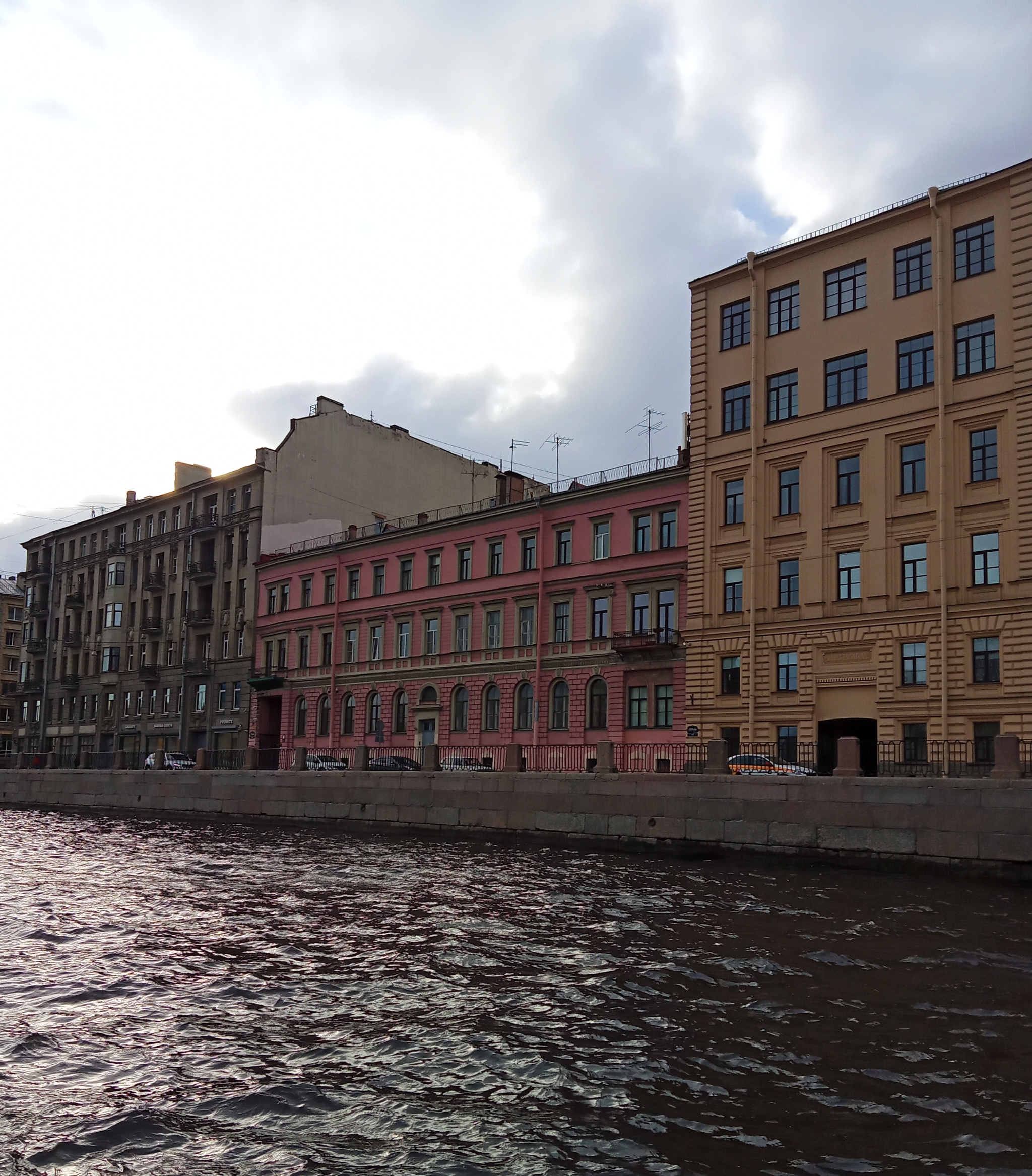 It's always (?) cloudy in St. Petersburg - My, Saint Petersburg, Mainly cloudy, Cloudy, Neva, Architecture, Seagulls, Mobile photography, Longpost