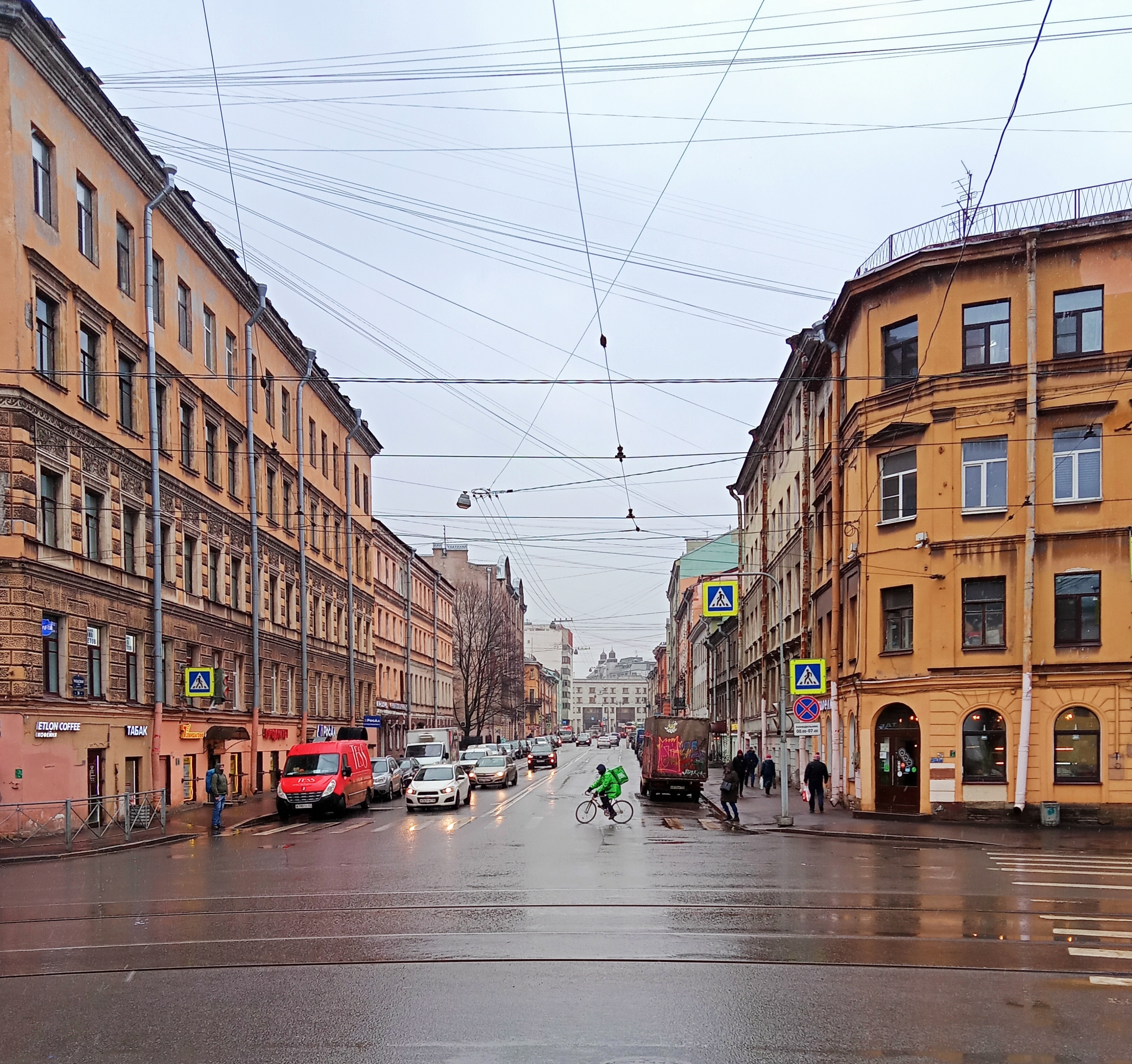 It's always (?) cloudy in St. Petersburg - My, Saint Petersburg, Mainly cloudy, Cloudy, Neva, Architecture, Seagulls, Mobile photography, Longpost