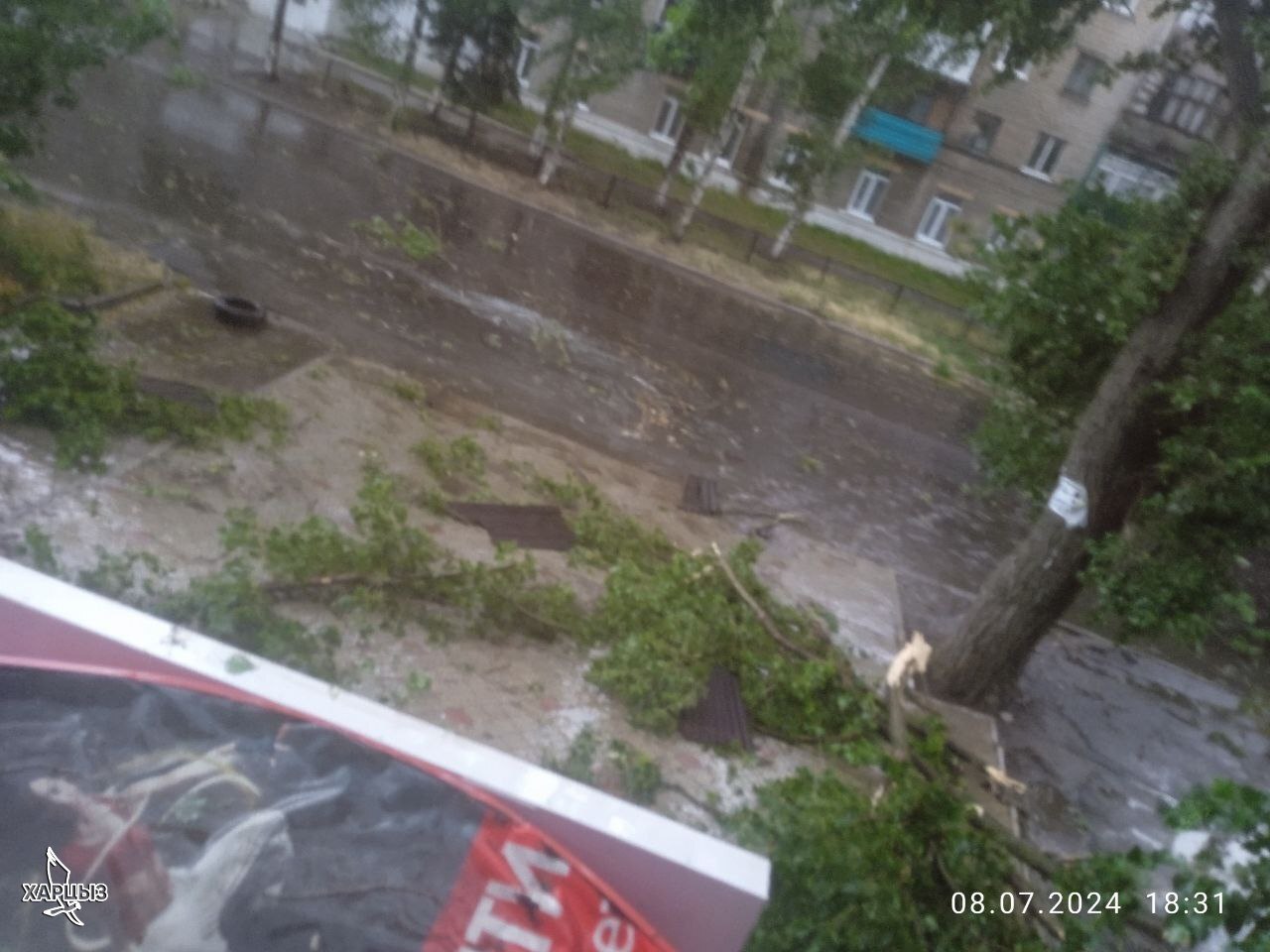 In Khartsyzsk (DPR), after +40 degrees there was a hurricane with hail - My, Khartsyzsk, DPR, Hurricane, Hail, Video, Vertical video, Soundless, Longpost