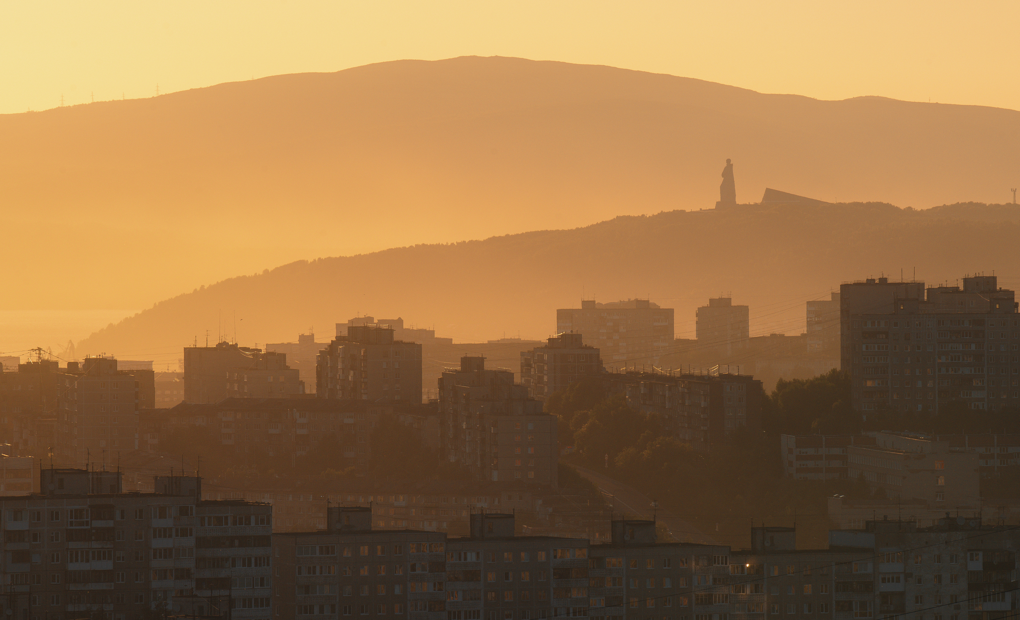 Городской пейзаж в полярный день - Моё, Мурманск, Полярный день, Солнце, Фотография