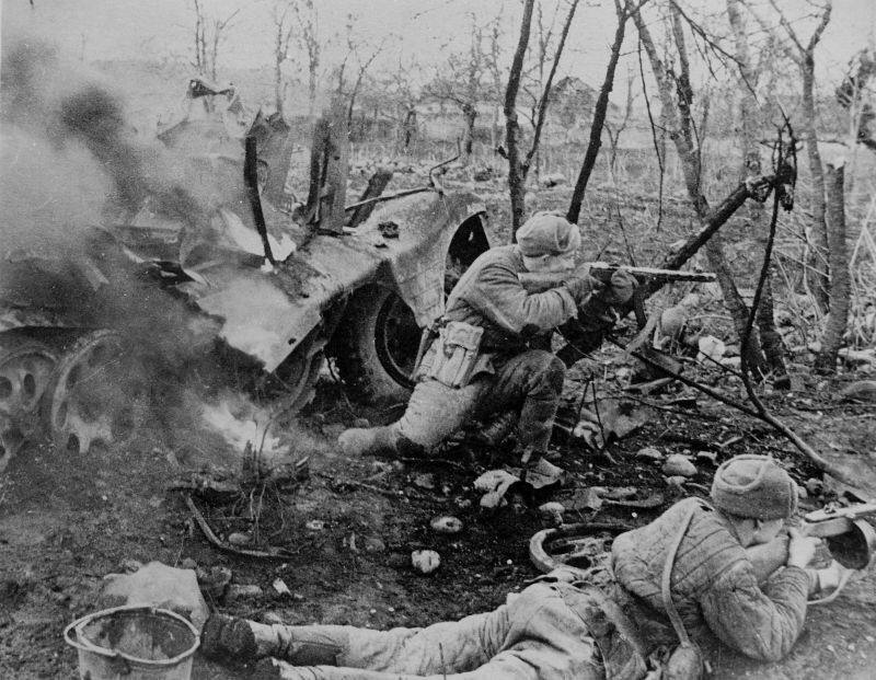 Red Army submachine gunners in battle near a broken Sd.Kfz tractor. 11 in the North Ossetian village of Gizel. 1942 - The photo, Black and white photo, the USSR, The Great Patriotic War, 1942