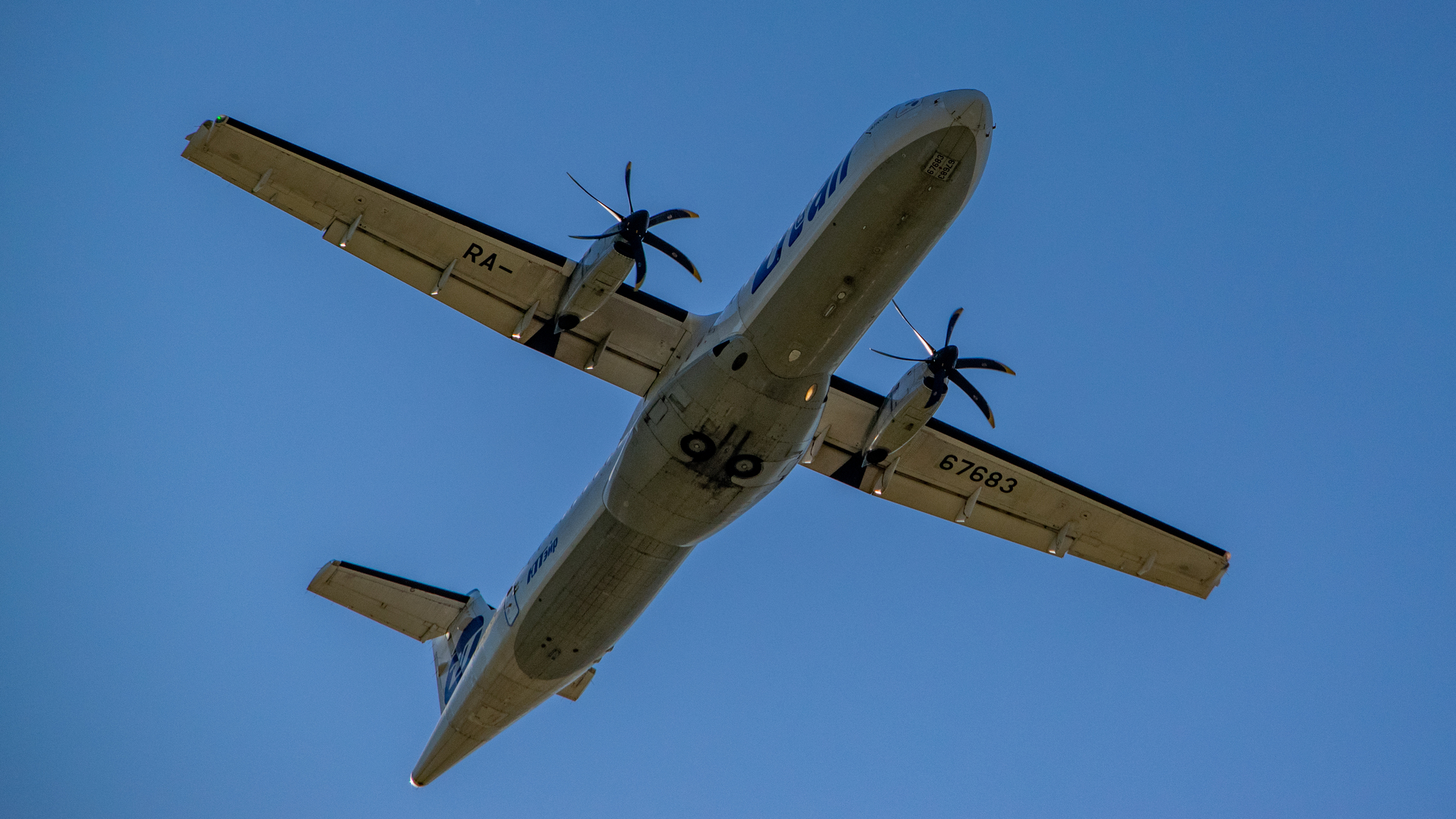 Spotting at the airport in Surgut, 07/07/2024 - My, Surgut, KhMAO, The airport, Spotting, The photo, Airplane, Aviation, Summer, Longpost