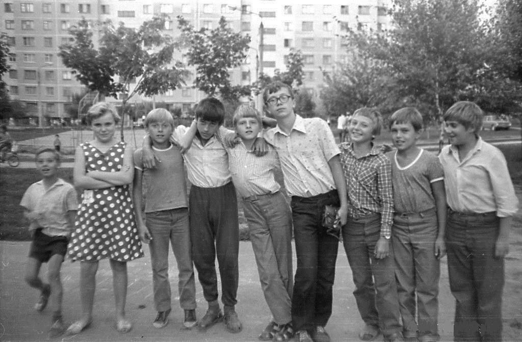 Don't have 100 rubles, but have 100 friends - the USSR, Youth, Youth, Friends, The photo, Old photo, Made in USSR, friendship, Telegram (link)