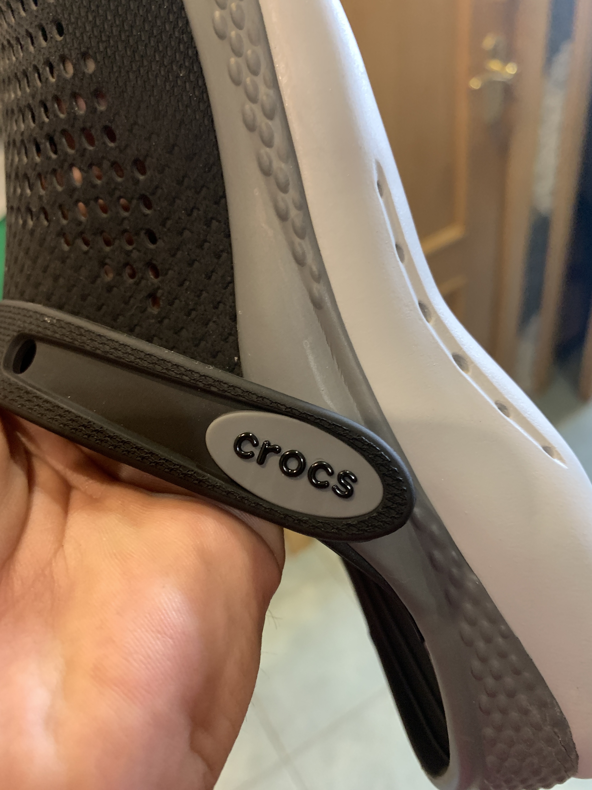 Crocs помогите пожалуйста разобраться - Моё, Вопрос, Спроси Пикабу, Нужен совет, Консультация, Что это?, Длиннопост