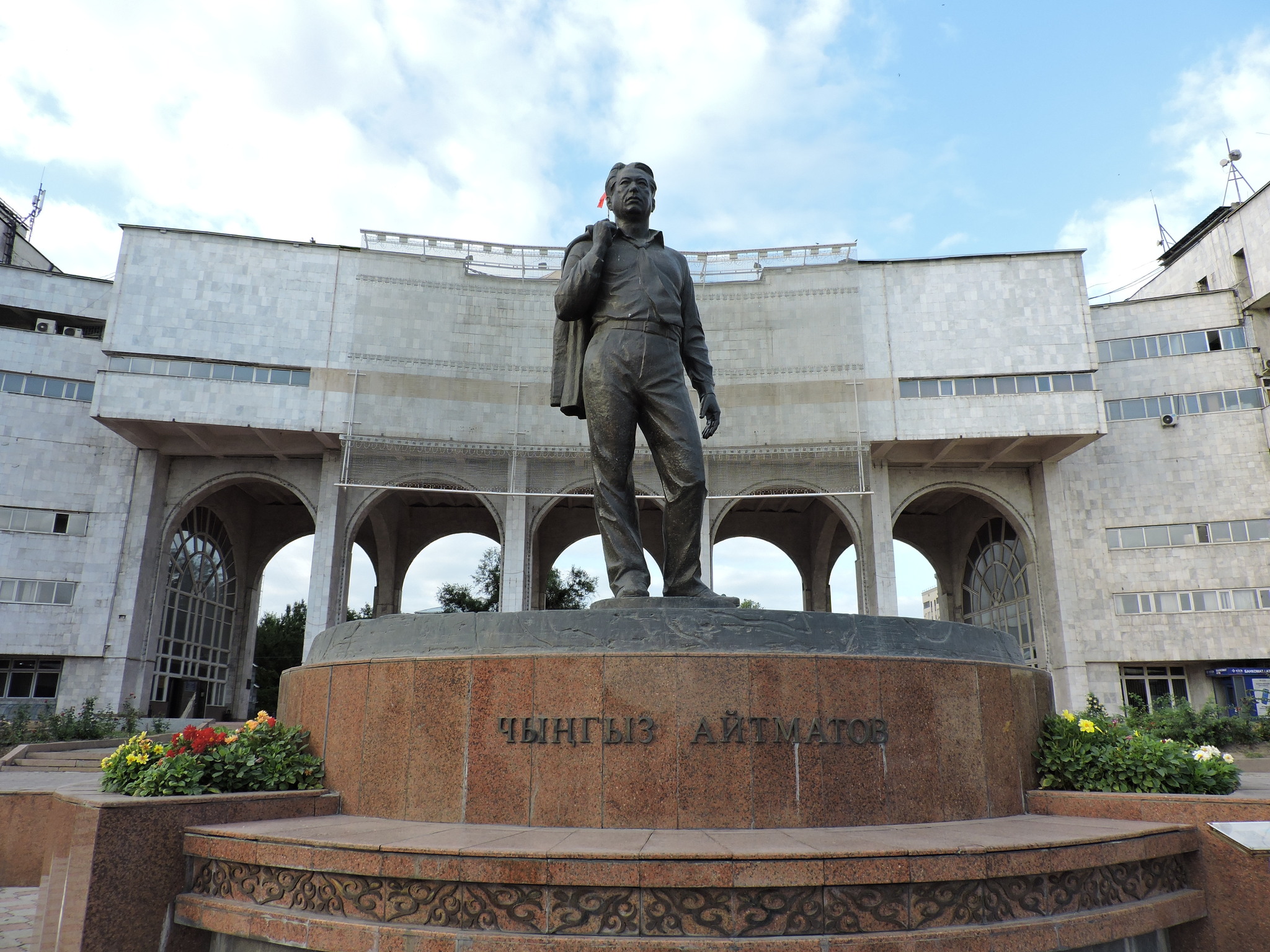 The most famous Kyrgyz in the world - My, Sculpture, Road trip, Bishkek, Kyrgyzstan, Chingiz Aitmatov