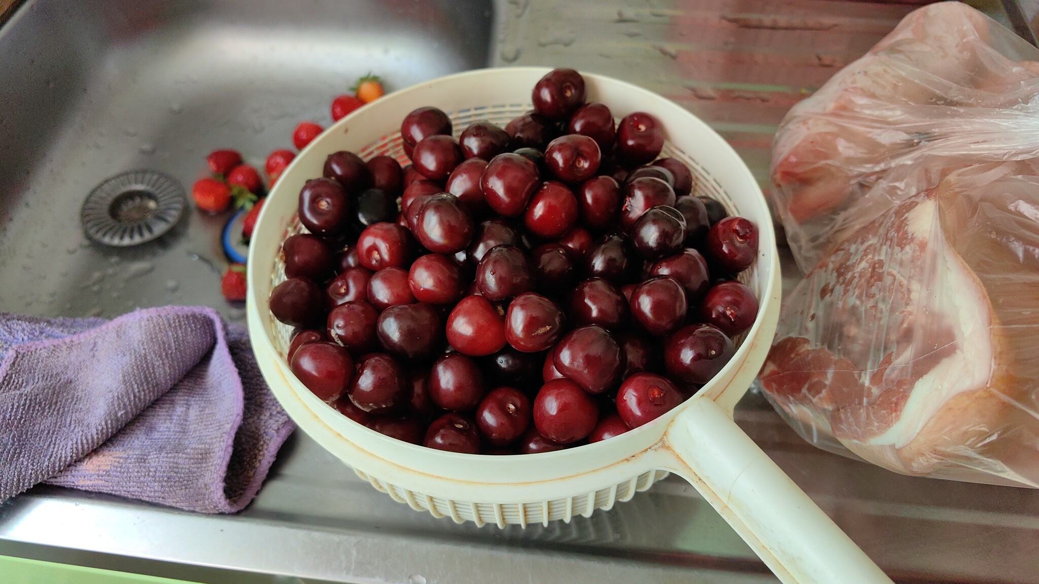 Cherries :) - My, Cherries, Orchard, Azov, Azov sea, Фрукты, Relaxation, Pleasure, The photo