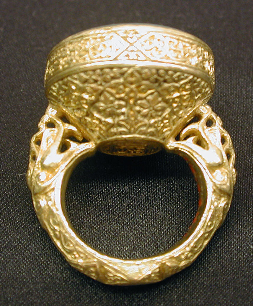 Signet ring with inscription. Late 15th-early 16th century. Attributed to Iran or Central Asia - Metropolitan Museum of Art, Artifact, Ring, Inscription, Gold, Telegram (link), Longpost