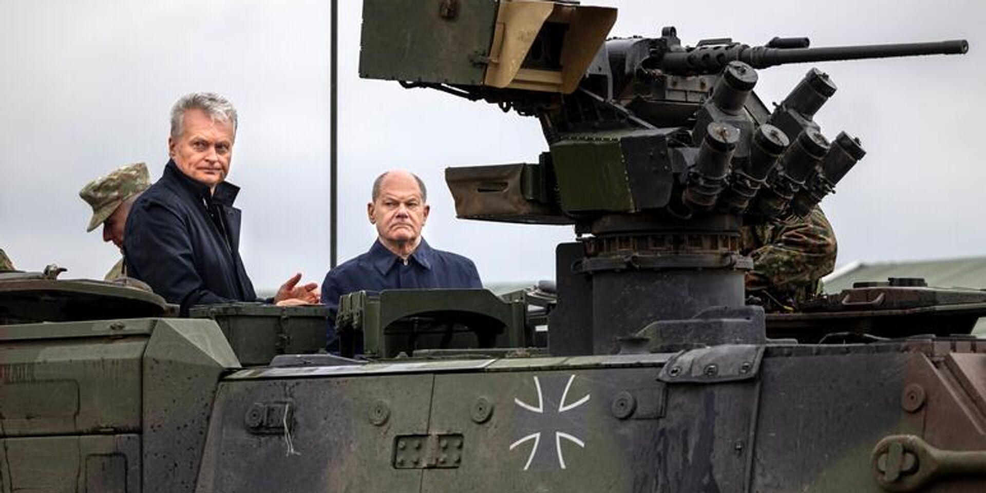 Scholz tested the tank for leaks - Humor, Politics, Olaf Scholz, Germany, Tanks, Wehrmacht, Bunch