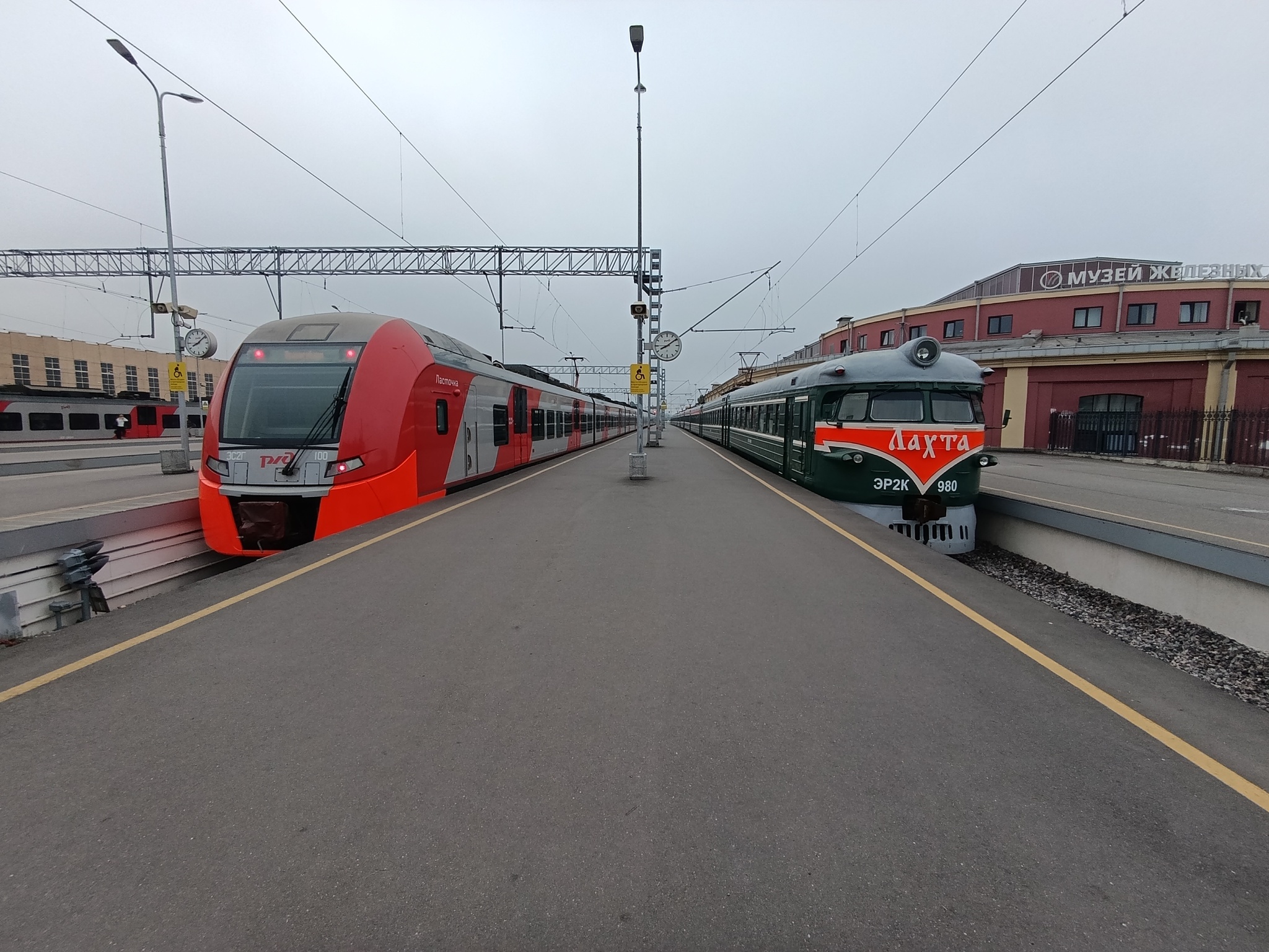 The junction of times - Russian Railways, Crooked hands, Saint Petersburg, The photo