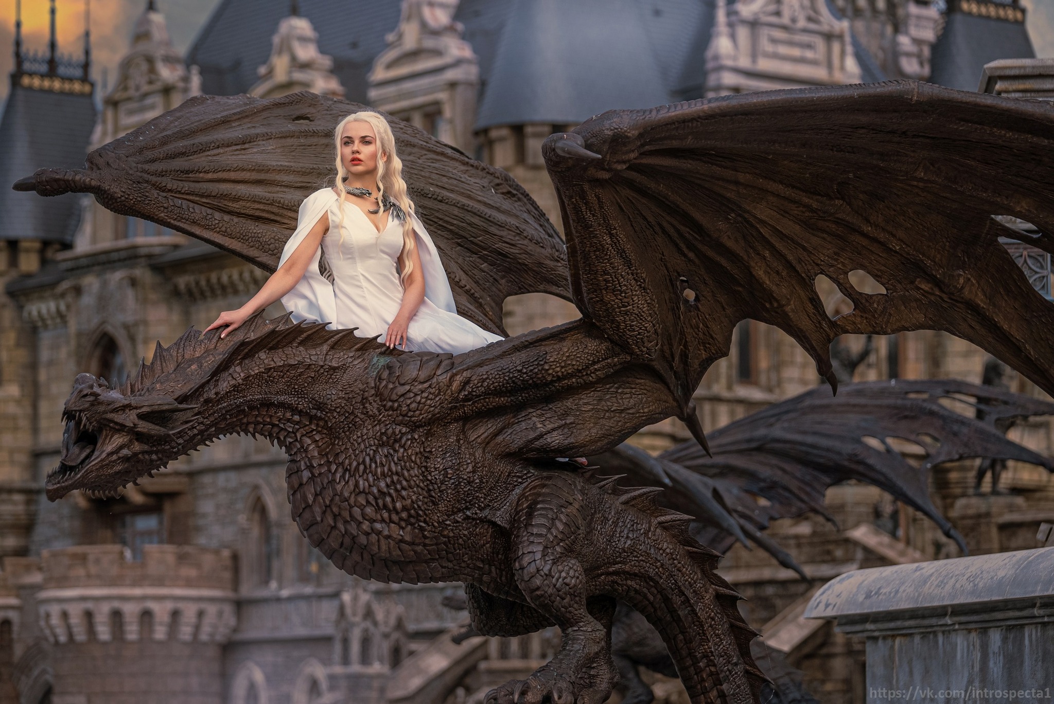 Cosplay Daenerys Targaryen and her dragons. Garibaldi Castle - My, Cosplay, Cosplayers, PHOTOSESSION, Girls, The photo, Garibaldi Castle, The Dragon, Mother of dragons, Daenerys Targaryen, Game of Thrones, Serials, House of the Dragon, Targaryen, PLIO, Longpost