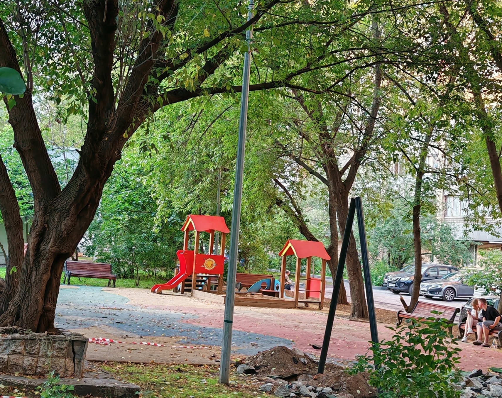 New curbs? - Playground, Moscow