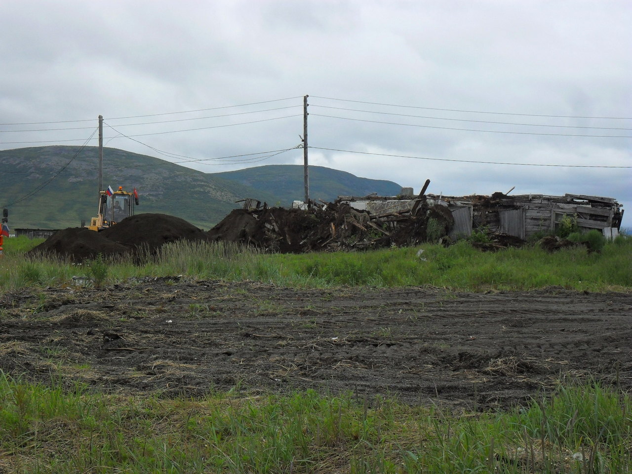 In Pakhachi, house No. 2 on the street is being torn down. River - My, Kamchatka, Demolition, House, Childhood, Nostalgia, Longpost