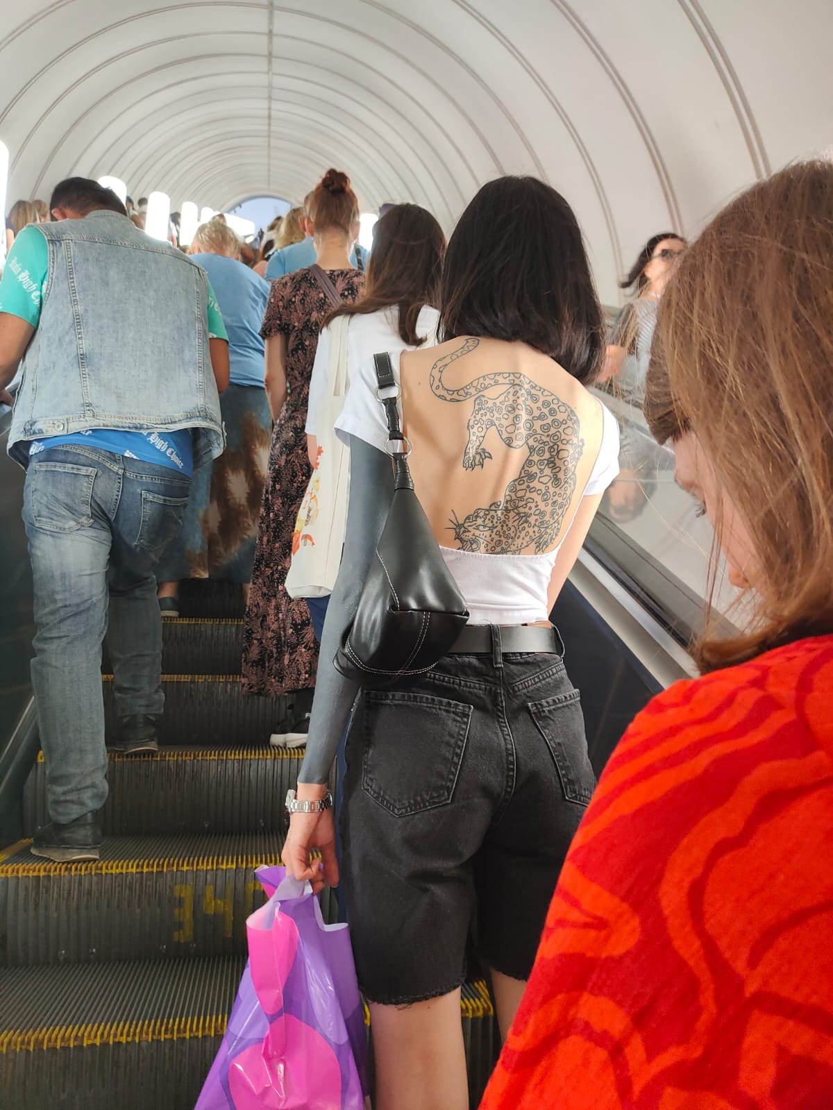 Girl and leopard - Women, People, Metro, Tattoo, Girl with tattoo, Leopard, Back, Drawing, The photo