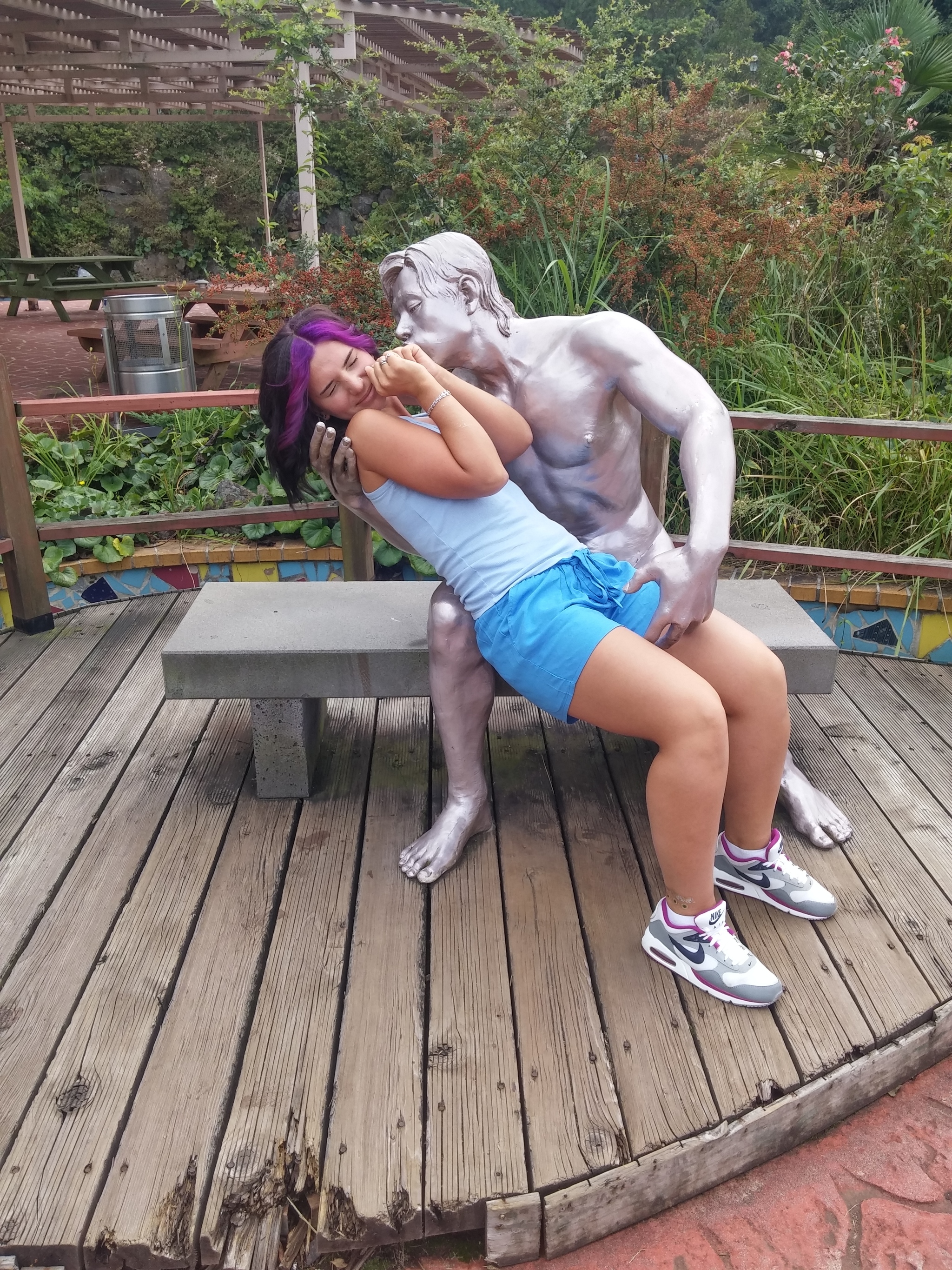 парень дрочит хуй в парке Парк любви на Острове Чеджудо | Пикабу