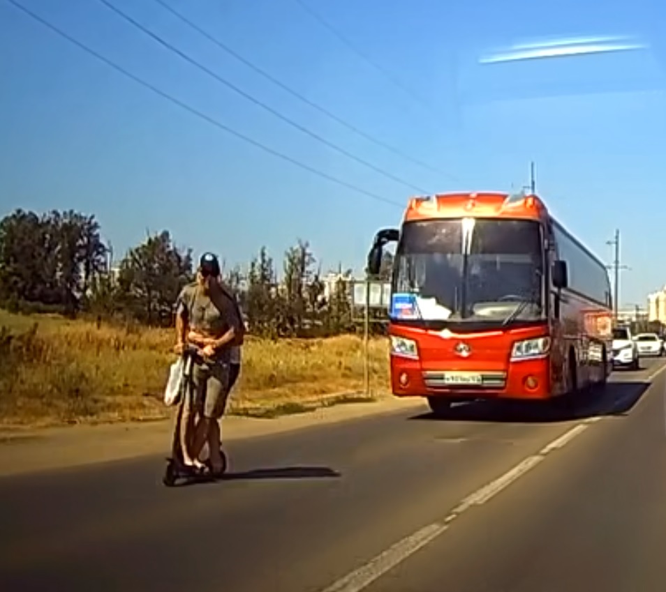 Scooter versus bus. Dementia without courage - My, Scooters, Krasnodar, Idiocy, Video