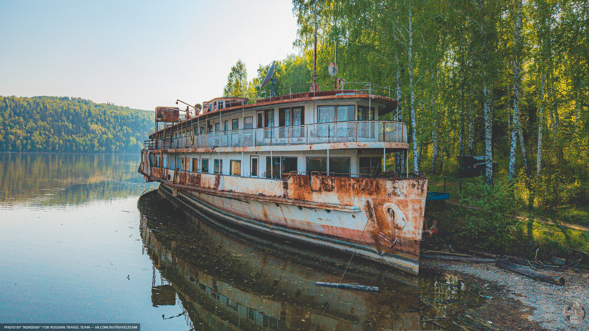 On the shore of the reservoir, a paddle steamer from 1958 has been rusting for 30 years - what remains of the “former luxury”? - My, Abandoned, Local history, sights, Travels, The photo, Longpost