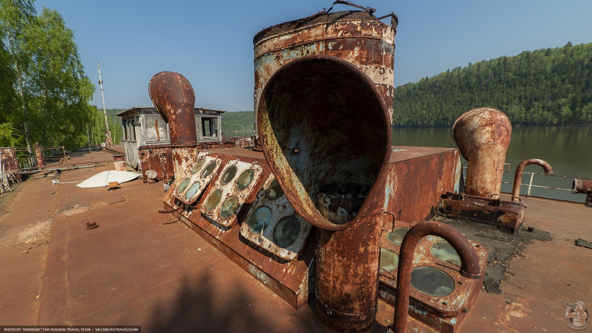 On the shore of the reservoir, a paddle steamer from 1958 has been rusting for 30 years - what remains of the “former luxury”? - My, Abandoned, Local history, sights, Travels, The photo, Longpost