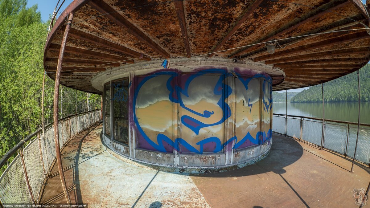 On the shore of the reservoir, a paddle steamer from 1958 has been rusting for 30 years - what remains of the “former luxury”? - My, Abandoned, Local history, sights, Travels, The photo, Longpost