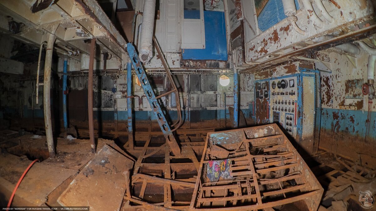 On the shore of the reservoir, a paddle steamer from 1958 has been rusting for 30 years - what remains of the “former luxury”? - My, Abandoned, Local history, sights, Travels, The photo, Longpost