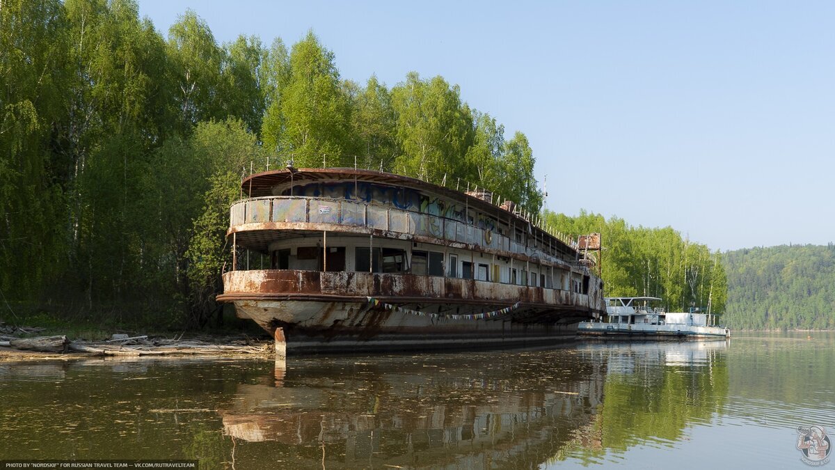 On the shore of the reservoir, a paddle steamer from 1958 has been rusting for 30 years - what remains of the “former luxury”? - My, Abandoned, Local history, sights, Travels, The photo, Longpost