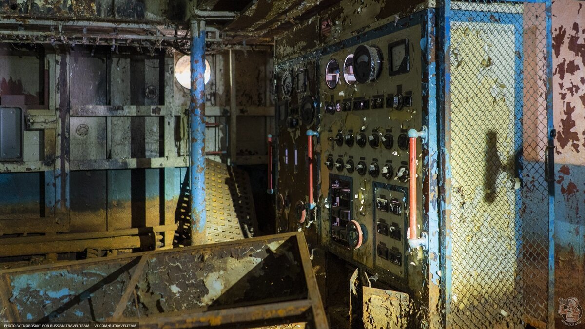 On the shore of the reservoir, a paddle steamer from 1958 has been rusting for 30 years - what remains of the “former luxury”? - My, Abandoned, Local history, sights, Travels, The photo, Longpost