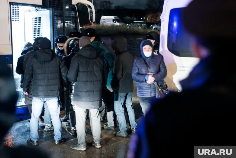 Police staged a raid on migrants in Khanty-Mansiysk Autonomous Okrug - Politics, Russia, Migrants