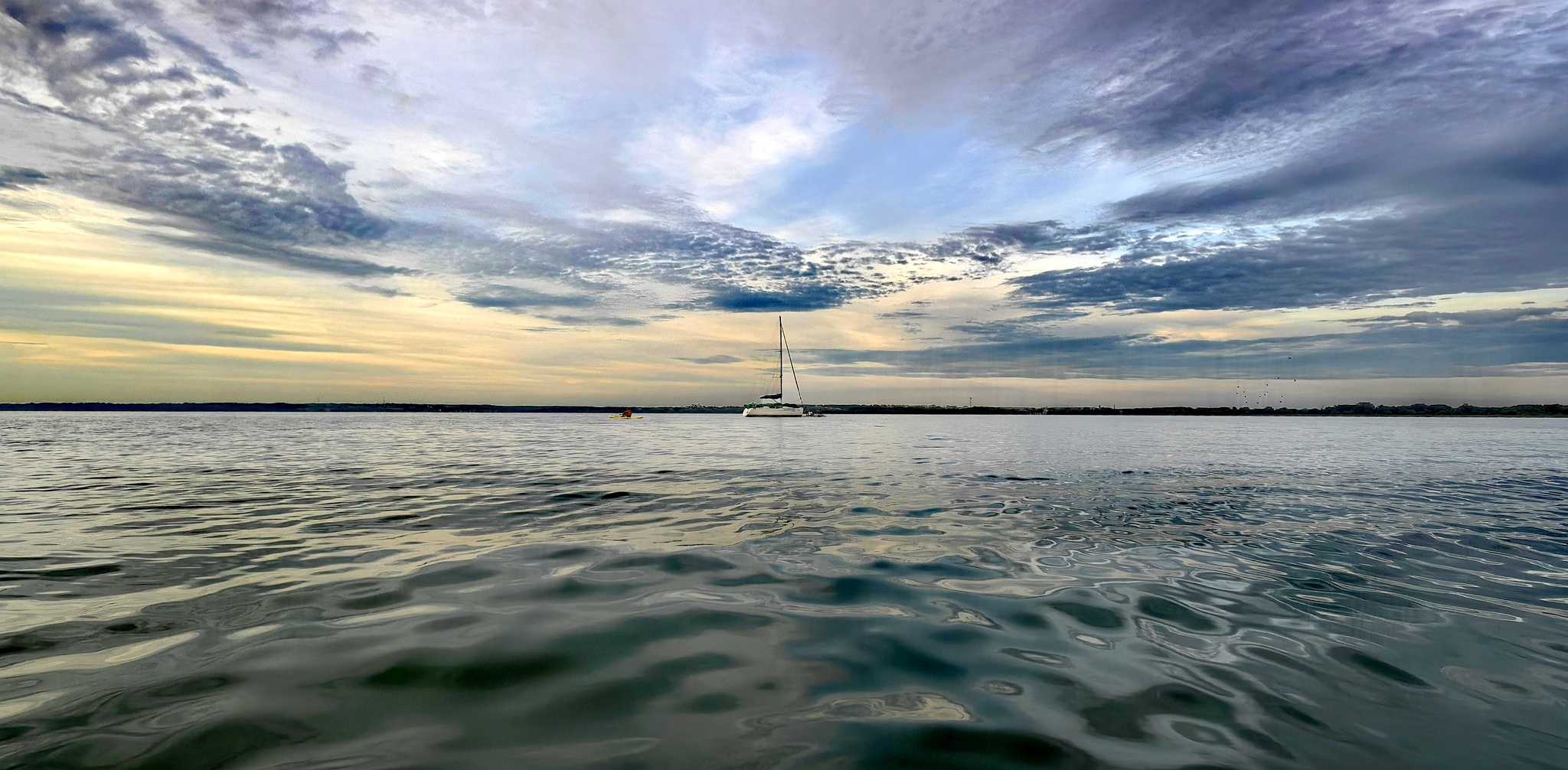 On the Sunset - My, Mobile photography, The photo, Lake, Yacht, Water, beauty, Nature, Sky, Sunset