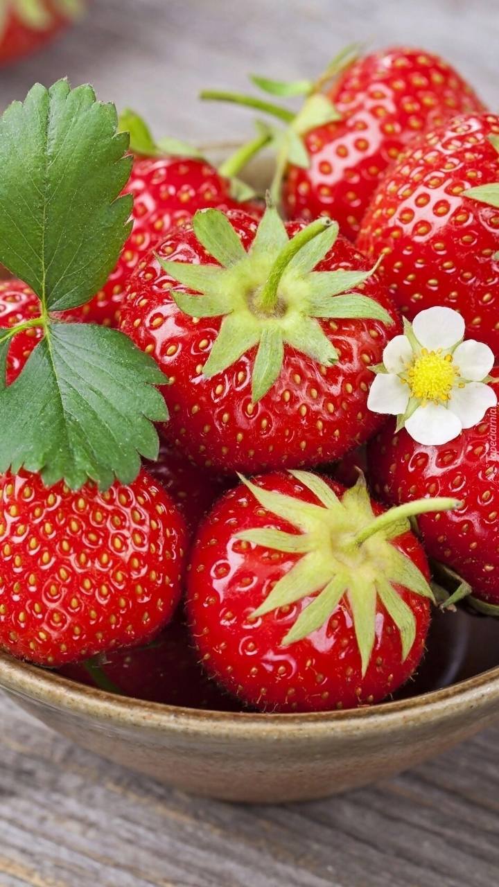 Strawberries are forming berries, what should I feed them with? - My, Garden, Strawberry (plant), Dacha, Gardening, Garden, Village