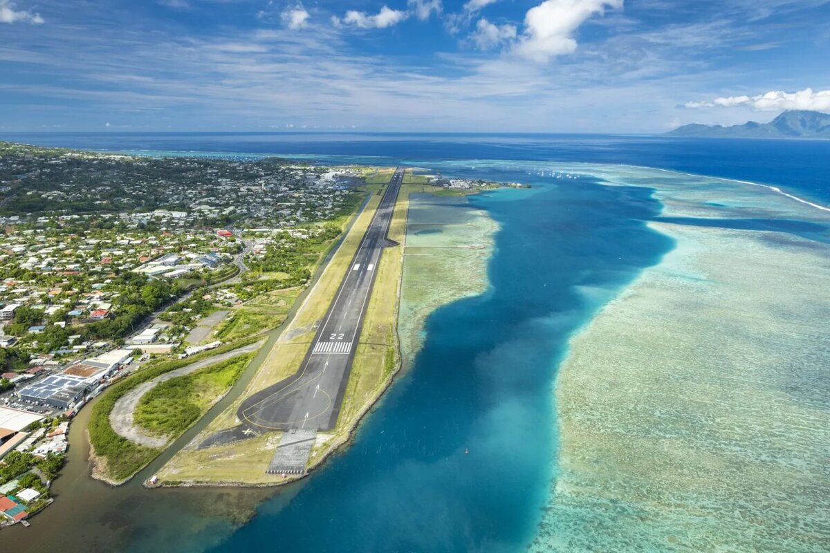 Cracked airplane glass and strange sounds - My, Aviation, The airport, Airplane, Incident, Flight, Boeing, Polynesia, civil Aviation, Pilot, Catastrophe, Plane crash, Crash, Tragedy, Longpost