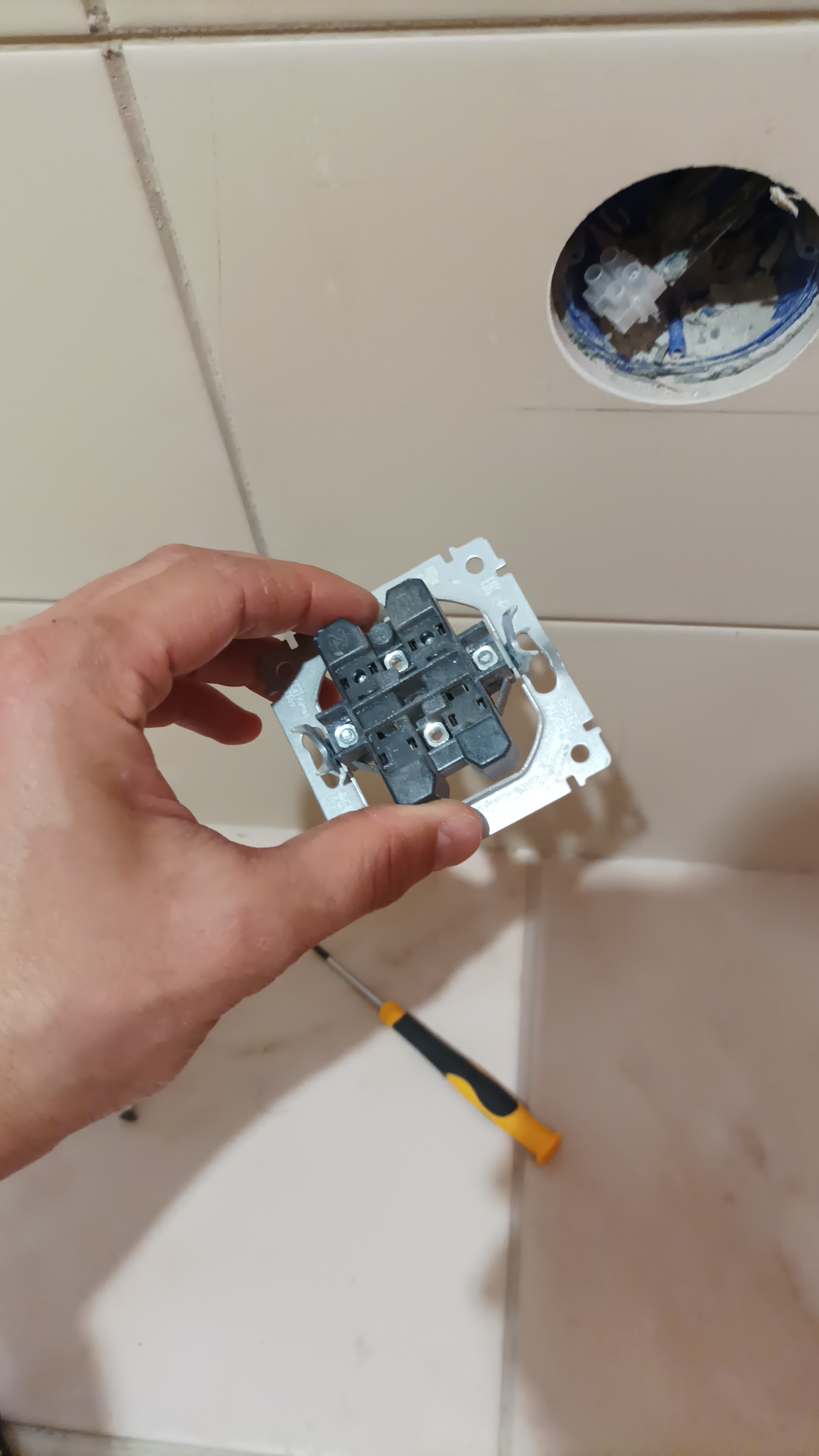 There is only one wire in the socket box - what should I do? - My, Power socket, Electricity, Longpost