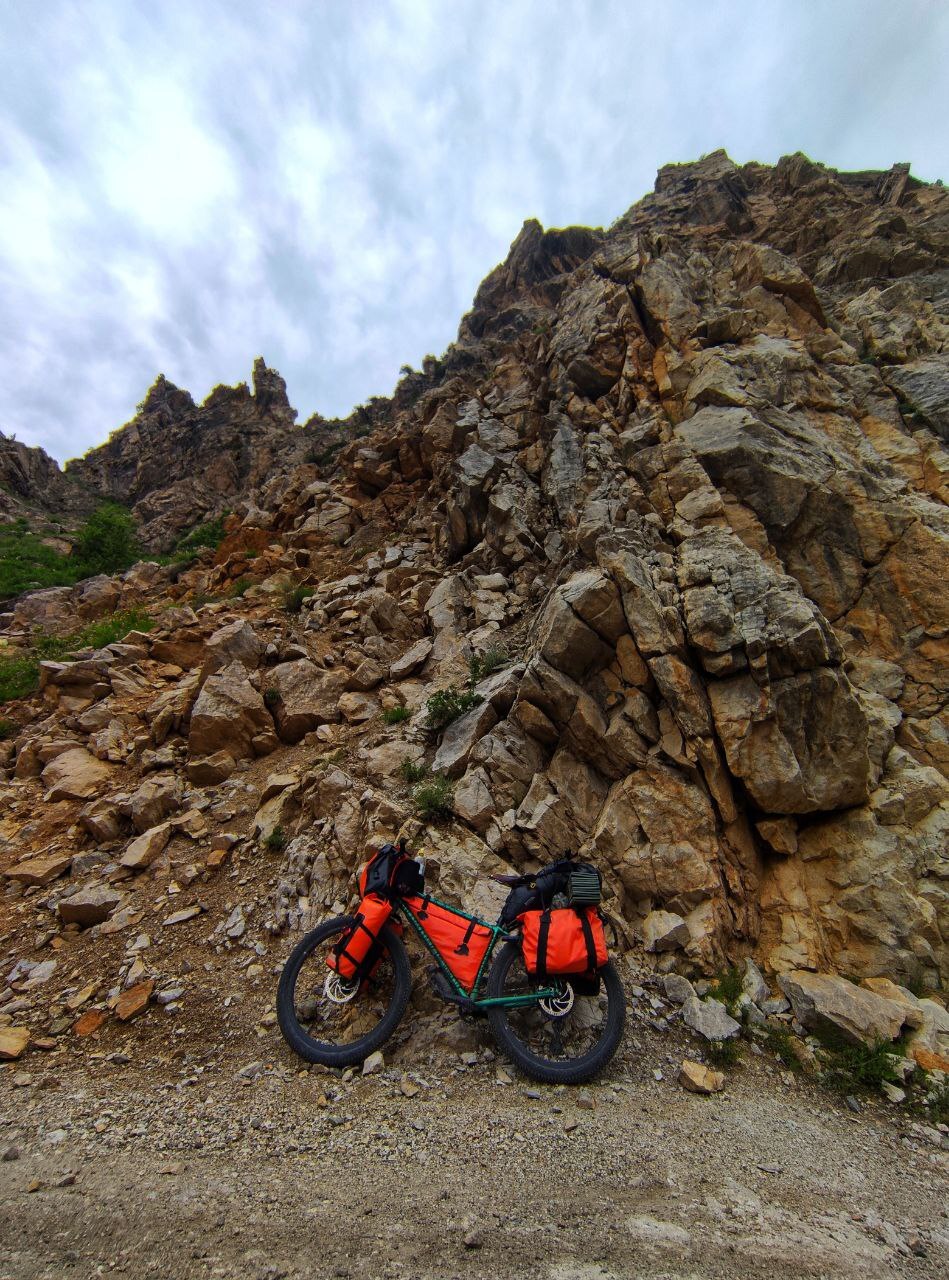 Across the entire Pamirs and Central Asia by bike! 3500 km + Day 23. Still on the road - My, Hike, A bike, Travels, Asia, middle Asia, Туристы, The rocks, Camping, Central Asia, Tajikistan, Pamir, Bike trip, Travelers, Summer, Vacation, Tagil, Longpost