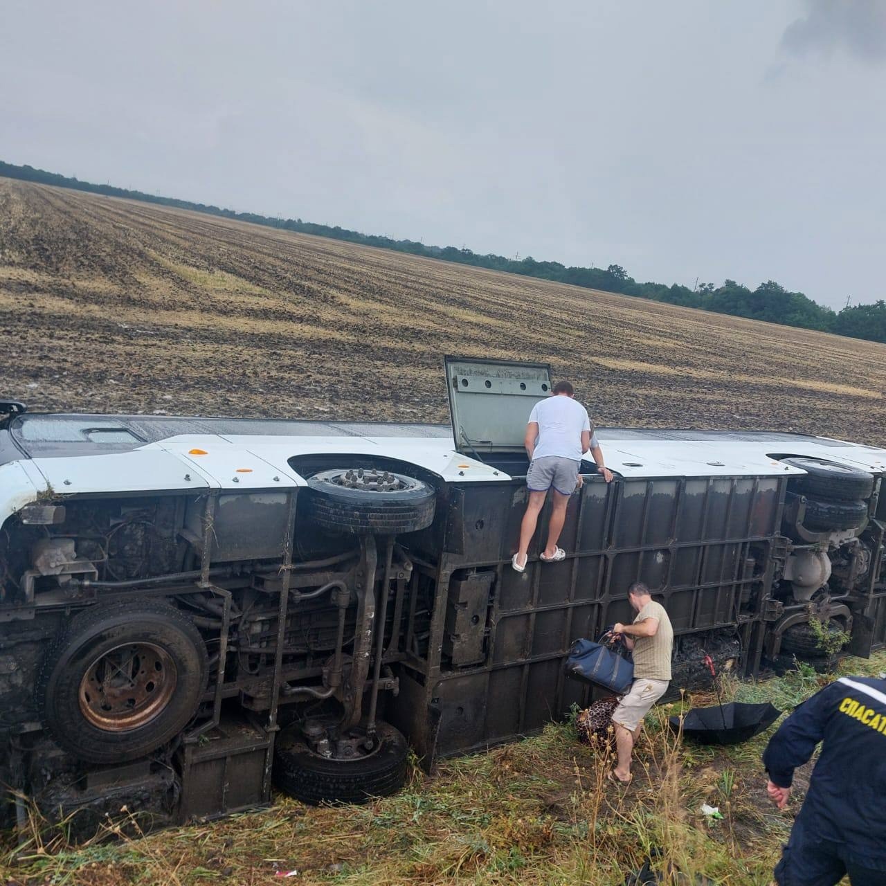 Автобус с пассажирами попал в ДТП под Краснодаром - Краснодарский Край, Краснодар, ДТП, Авария, Видео, Видео вк, Длиннопост