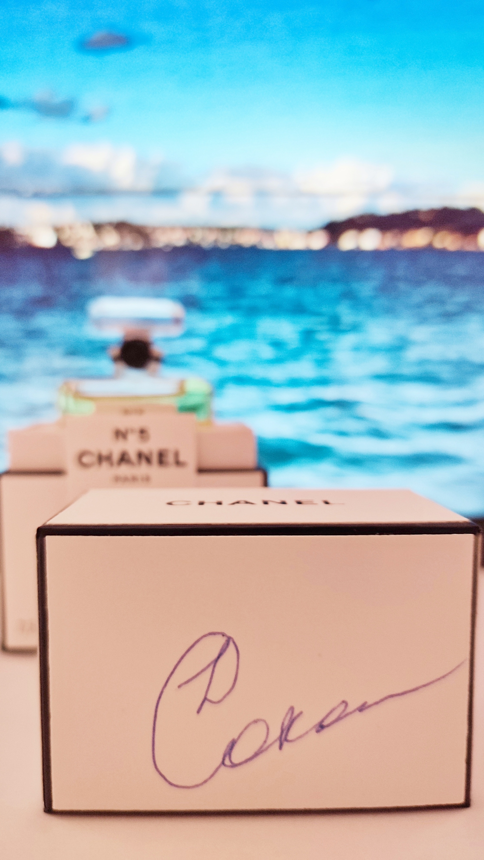 Collectible miniature: perfume 7.5 ml Chanel No. 5 - My, Mobile photography, Perfume, Autograph, Celebrities, KVN, Ural dumplings, Artist, Longpost