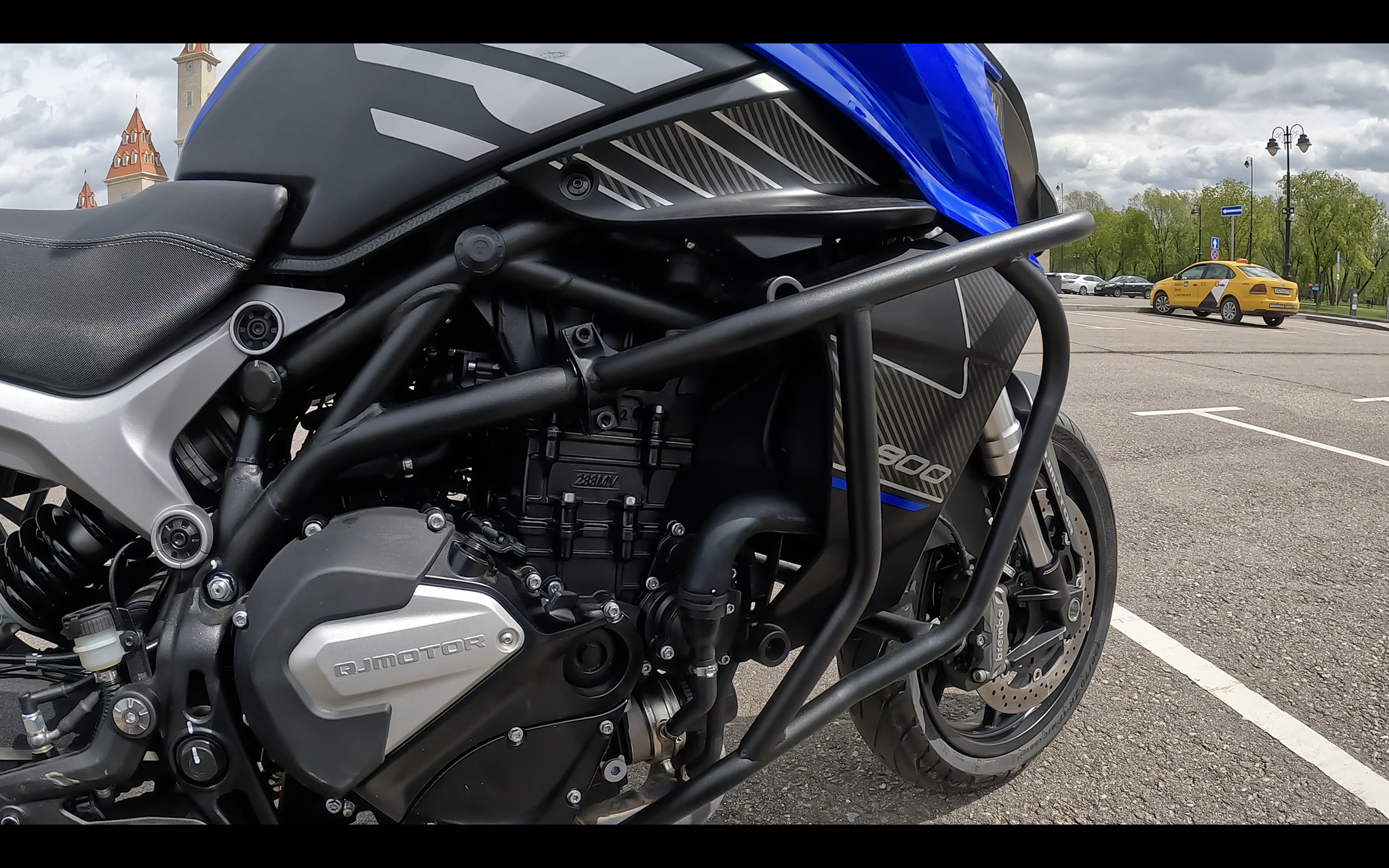 Review of QJ Motor SRT 800 - Kilometer Eater - My, Motorcyclists, Youtube, Overview, Test, The photo, Speed, Vertical video, Moto, Track, Comparison, Video, Longpost