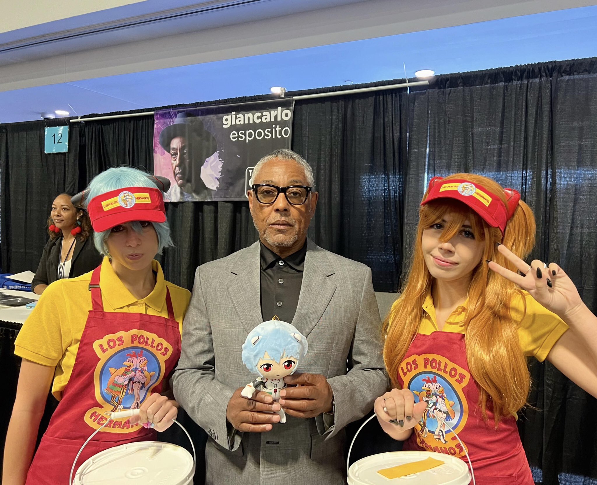 Nothing unusual, Gustavo Fring is crushing the anime market for himself, now this is his new profitable place to promote his product - Gustavo Fring, Breaking Bad, Humor, Cosplay, Cosplayers, Anime, Anime, Makima, Giancarlo Esposito, Serials, Foreign serials, Actors and actresses, Los pollos hermanos, Megacon