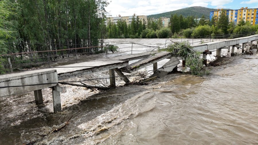 Flooding. The river overflowed its banks on July 9 and 25 - My, Bilibino, Later, Incident, Flooding, Bridge, Road, Chukotka, Video, Vertical video, Soundless, Longpost