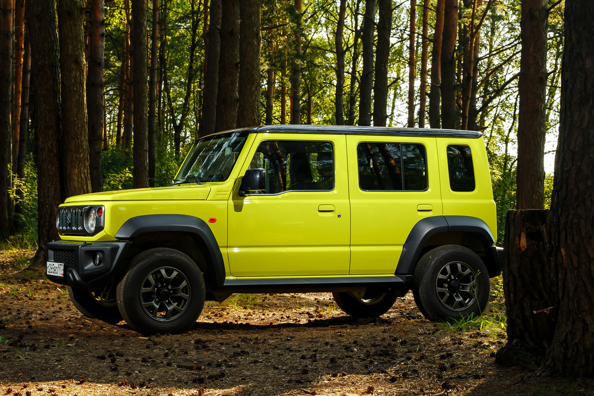 Why five doors won't help Suzuki Jimny anymore. Will a long wheelbase turn a toy car into a full-fledged car? - Auto, Technics, Test, Suzuki, SUV, Car history, GIF, Longpost