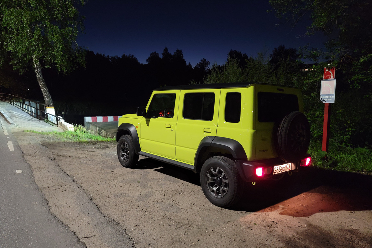 Почему пять дверей уже не помогут Suzuki Jimny. Превратит ли длинная база машину-игрушку в полноценный автомобиль? - Авто, Техника, Тест, Suzuki, Внедорожник, История автомобилей, Гифка, Длиннопост