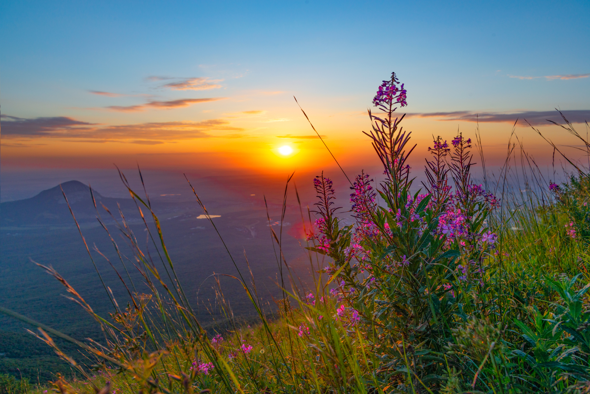 Dawn on the top of Mount Beshtau (1400m) - My, The photo, Nature, Caucasian Mineral Waters, Landscape, Beshtau, dawn