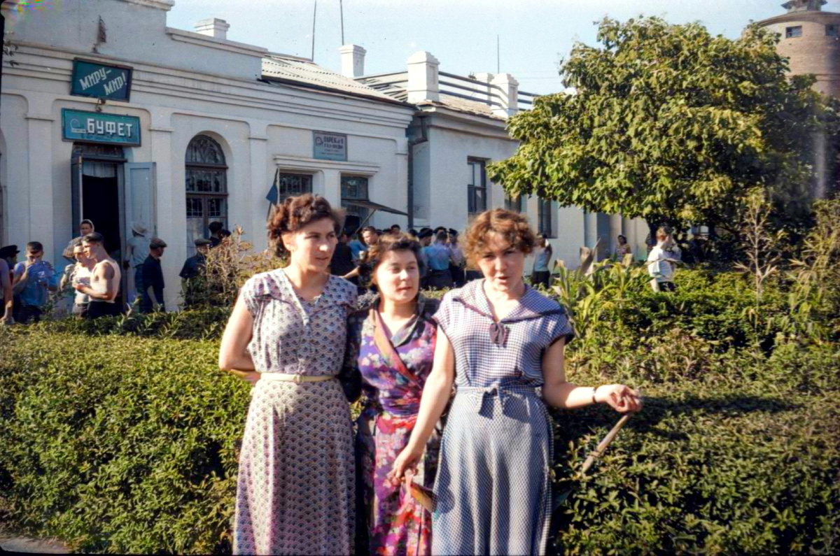 Горький в 1950-е годы. 20 раскрашенных фотографий Нижнего Новгорода 70-летней давности - Моё, Колоризация, Старое фото, Историческое фото, Города России, Фотография, Нижний Новгород, Ока, Река Волга, СССР, 50-е, История города, Детство в СССР, Длиннопост